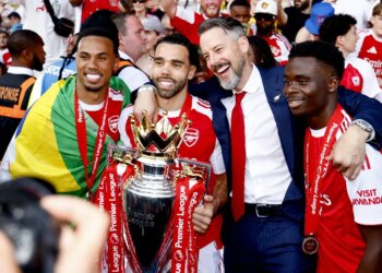 Donos do Arsenal prometem reforços: ‘Buscaremos nos fortalecer’