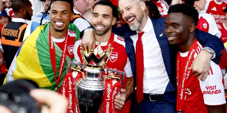 Donos do Arsenal prometem reforços: ‘Buscaremos nos fortalecer’