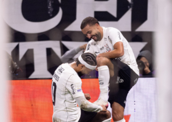 Amigo do Memphis? Zakaria dá show de personalidade em resposta: “Tenho nove títulos”