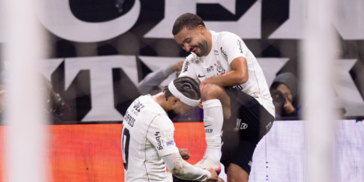 Amigo do Memphis? Zakaria dá show de personalidade em resposta: “Tenho nove títulos”