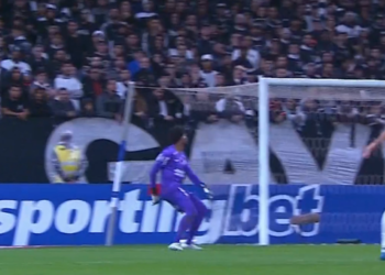 Corinthians perde em casa na Libertadores, mas termina fase de grupos na liderança