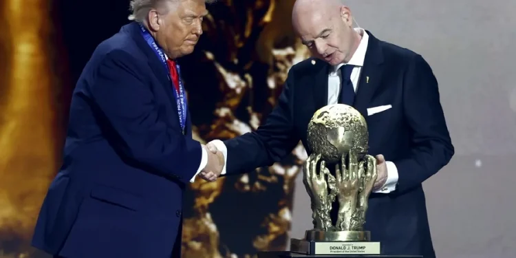 Bola rolando deve amenizar contexto político turbulento da Copa