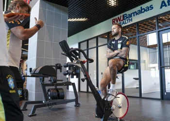 Exame aponta ‘boa evolução’ de Neymar; leia nota da CBF