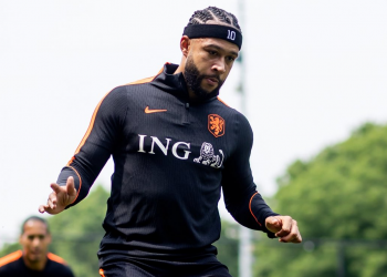 Holanda surpreende em número escolhido para Memphis Depay