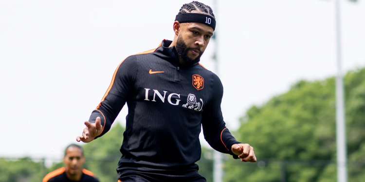 Holanda surpreende em número escolhido para Memphis Depay